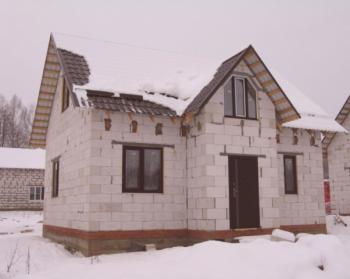 Počitniška hiša s plinskim betonom z lastnimi rokami