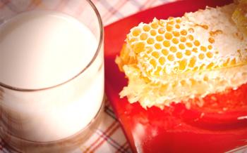Leche con miel para el tratamiento de la garganta: recetas y contraindicaciones.