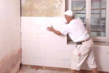 Es posible aislar las paredes con espuma desde el interior y en qué situaciones es mejor no hacerlo.