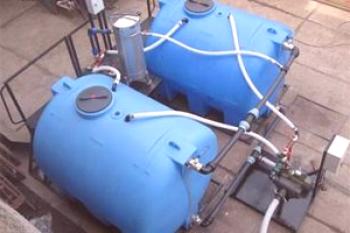 Skladiščni rezervoar za oskrbo z vodo: vodovodni sistem z zmogljivostjo skladiščenja, gradnja in montaža vodovoda
