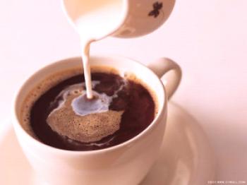 Café aromático con leche: comenta sobre calorías, comparte recetas