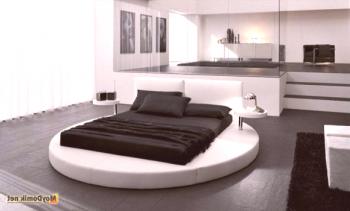 Črno-bela spalnica - notranjost ali slog sobe, izziva tradicionalno zasnovo apartmaja