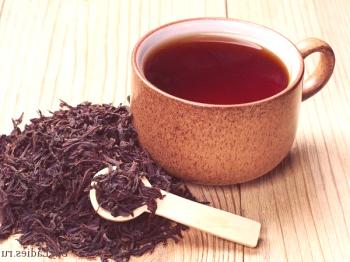El té negro es bueno y malo, propiedades útiles.