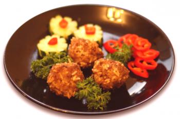 Mesni ježi z rižem v omaki: recepti po korakih s fotografijami
