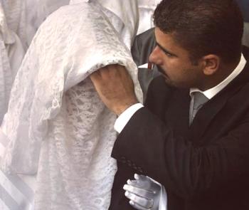 Poroka v islamu: tradicija, pripravljanje dekleta na prvo sorodnost.
