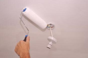 Cómo pintar un techo con pintura a base de agua sin divorcio: video instrucción