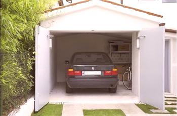 El tamaño de las puertas de garaje en diferentes variantes.