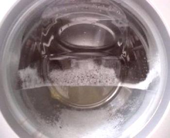 La lavadora no drena el agua, ¿cómo solucionarlo?