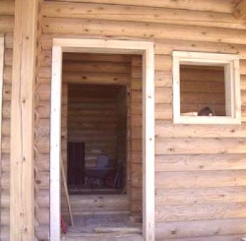 Ventana de ventanas y puertas en una casa de madera con sus propias manos + video