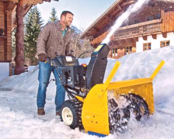 Uporaba električne opreme za odstranjevanje snega za odstranjevanje snega v podeželski hiši in v zasebni hiši