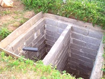 Kaj za pokritje odtočne luknje: kanalizacijski sistem podeželske hiše