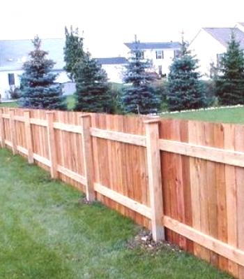 Дървени колони за ограда: характеристики на материала, плюсове и минуси, производство и монтаж