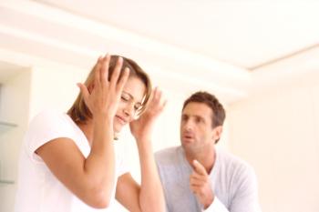 Kaj storiti, če je mož nenehno nezadovoljen s svojo ženo: kako ohraniti medsebojno razumevanje.