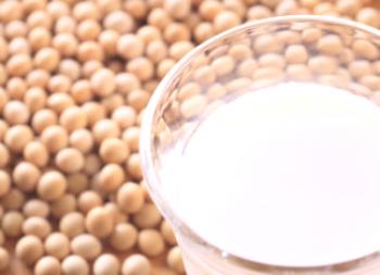 Sojino mleko: korist in škoda, uporaba, vsebnost kalorij