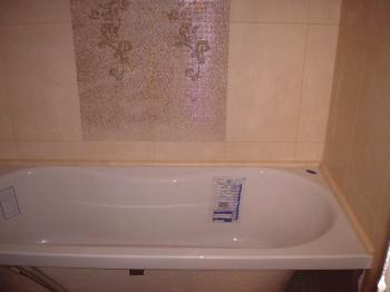 Esquina de cerámica para el baño: protección fiable de la grieta en la pared