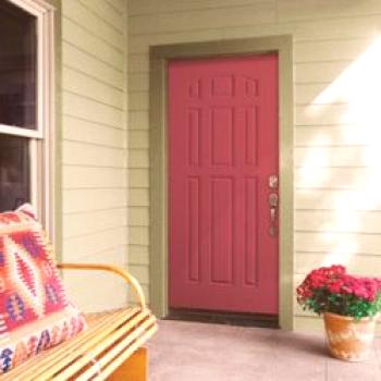 Lo mejor es calentar la puerta de entrada en una casa privada con sus propias manos: elegimos un calentador (pegamento, fieltro, dermantin), video