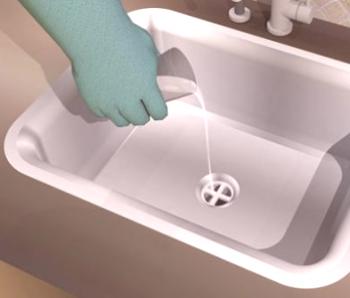 Kako očistiti kanalizacijo s svojimi rokami: analiziramo osnovne metode