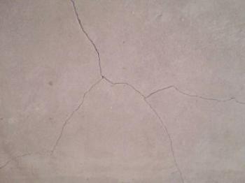 Qué cerrar grietas en la solera del piso: las razones de su apariencia y reparación