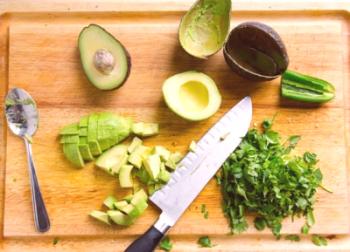 Salata avokada in kozic - 3 preprostih receptov s fotografije