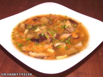 Recept: gobova juha s čebulno juho