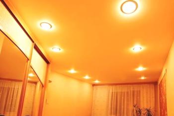 Cómo arreglar las luces en el techo: fotos, videos, diagramas.