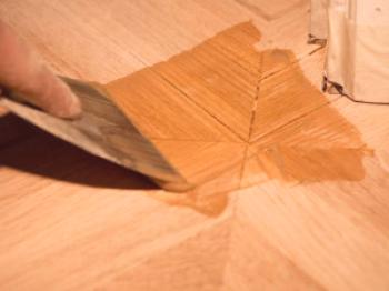 Masilla sobre madera para trabajos de interior: ¿cómo elegir un hogar?