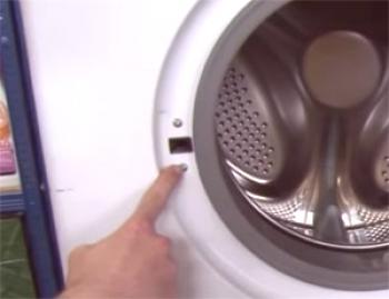 Dispositivo para cerrar el pozo de una lavadora: ¿cómo reemplazar la cerradura de la puerta?