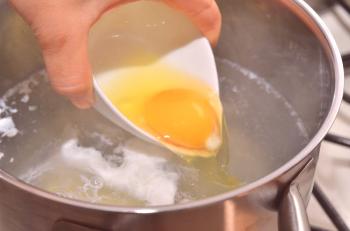 Cómo cocinar una bolsa de huevos