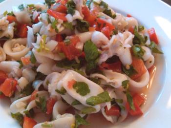 Ensalada de calamares en conserva: recetas sencillas con foto.