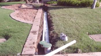 Las formas más fáciles de crear un drenaje en una casa de campo.