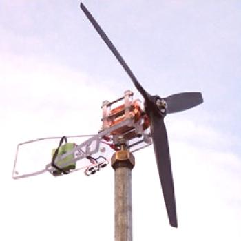 Un generador de viento para una casa privada con sus propias manos de un generador de automóvil, foto, video