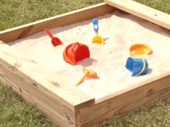 ¿Cómo hacer una caja de arena para niños en casa?