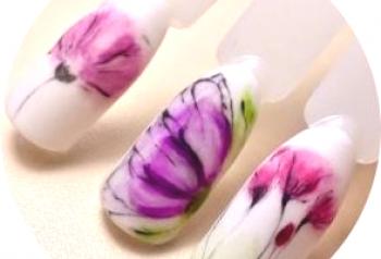 Manicure z kwiatami: najlepsze rysunki na paznokciach (zdjęcie)