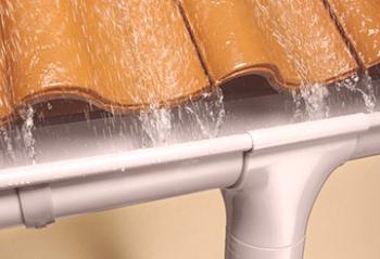 Desagüe del techo para agua: vistas, material e instalación de sistemas de drenaje.