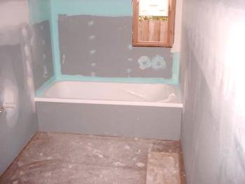 Cómo tratar independientemente el baño con un azulejo.