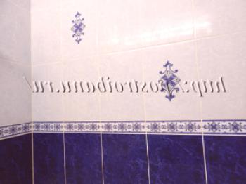 Cómo poner un azulejo en la pared del baño.
