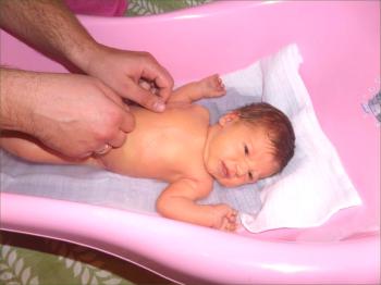 Baño de bebé: recién nacido, antes y después del año; Lo que se necesita para bañarse.