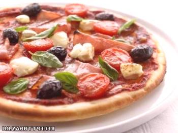 Рецепта: Пица с шунка, домати и маслини