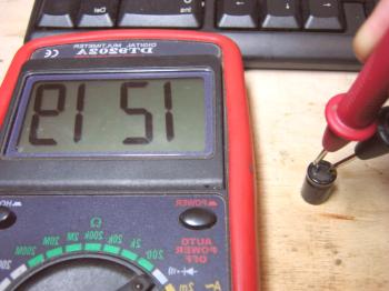Cómo verificar los capacitores por medio de un multímetro sin expirar, verifique la capacidad de servicio