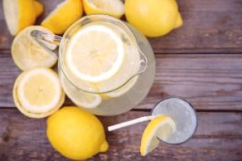 Los beneficios del agua de limón en una dieta ceto.