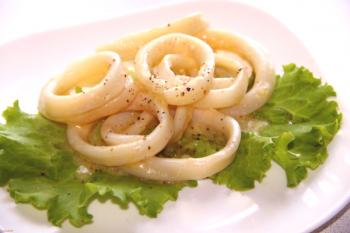 Calamares en salsa de crema agria: interesantes recetas paso a paso