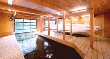 Garaža za čolne: značilnosti gradnje na vodi in na kopnem