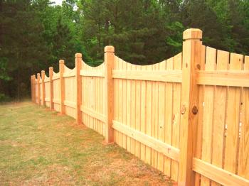 Kako narediti leseno ograjo z lastnimi rokami?