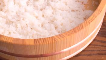 Riž za suši in zvitke: kako kuhati doma v ponvi, v multivartih