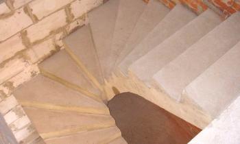 Polnjenje betonskih stopnic z lastnimi rokami: sheme (video)