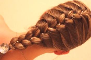 Vuelo de fantasía: opciones de peinados simples de pelo largo con tus propias manos.