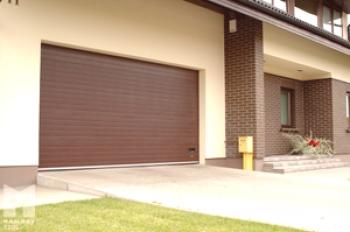 Puertas de garaje de fabricación propia: versiones existentes de diseños, instalación por sus propias manos.