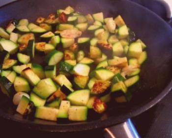 Zelenjavna omaka iz squasha z jajčevcem, krompirjem, zelje: recepti s fotografijo