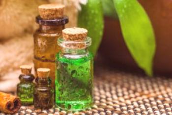 Čudovita moč eteričnega olja čajevca: lastnosti in uporaba v domači kozmetiki
