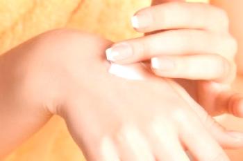 Koža na rokah se suši in razpade: vzroki in učinkoviti načini boja